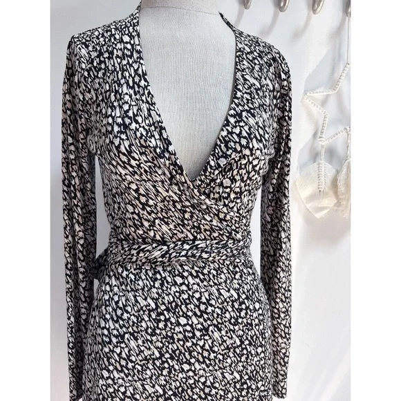 💖Banana Republic Wrap Dress💖 - Picture 2 of 6